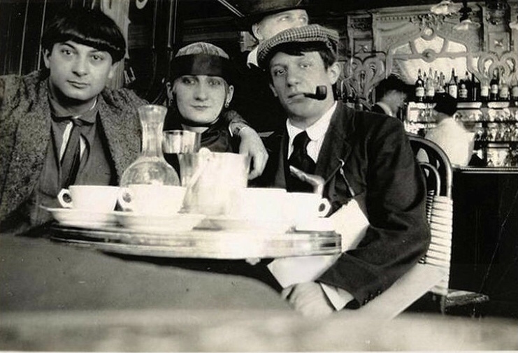 Picasso Kisling et Paquerette s'amusent au Café La Rotonde.