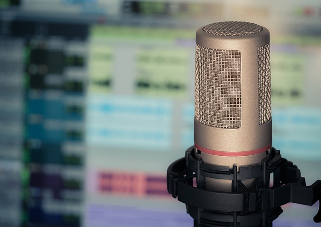 imagen de un micrófono para comenzar un programa de radio