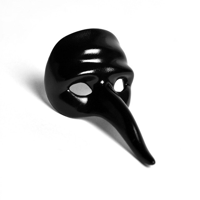Máscara de Il Dottore: negra y con la nariz alargada