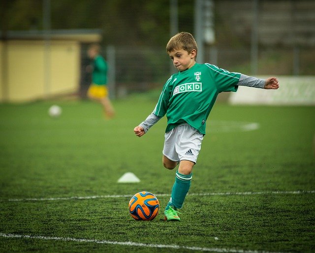Fotografía de un niño futbolista