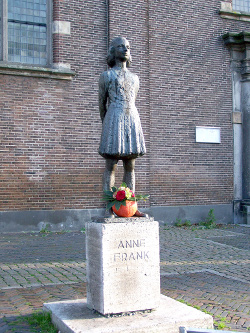 Estatua Ana Frank