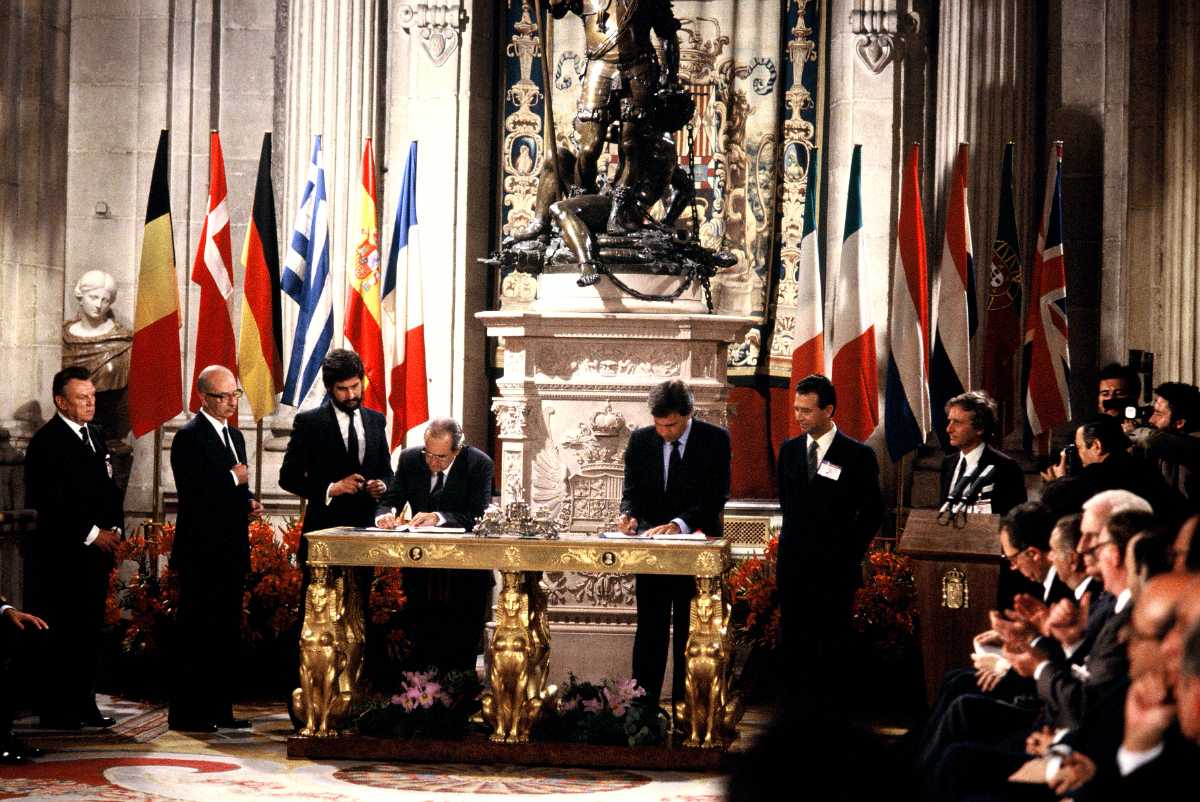 Firma del Tratado de adhesión de España y Portugal a la Comunidad Europea